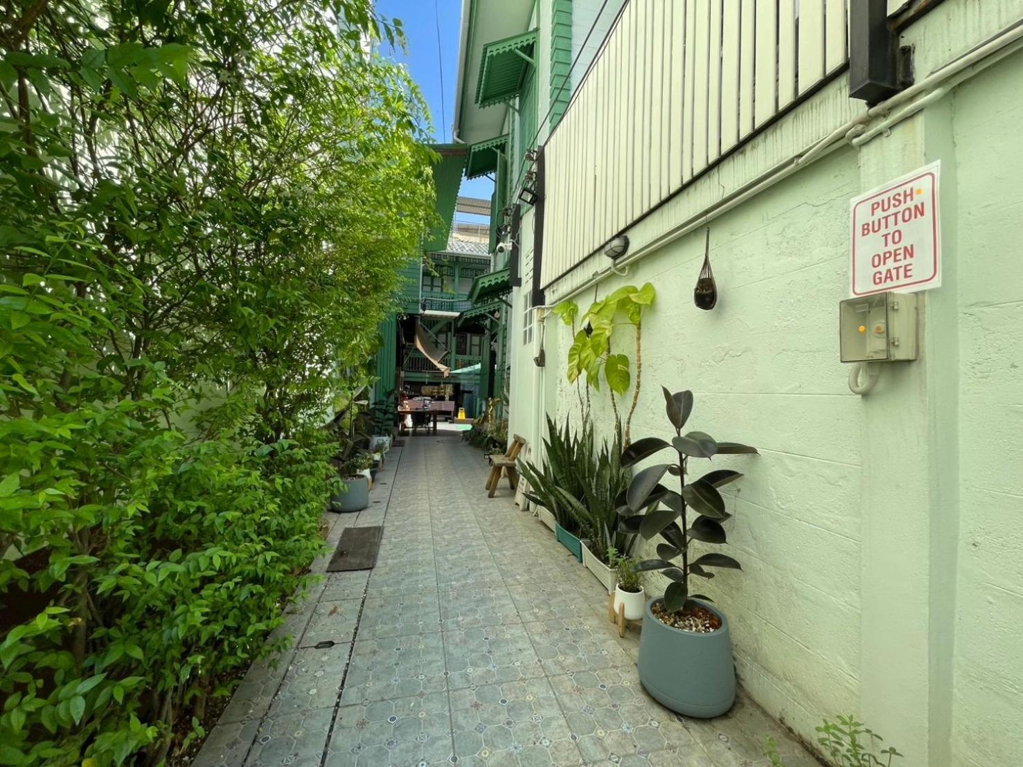 Green Teak House Bangkok Dış mekan fotoğraf