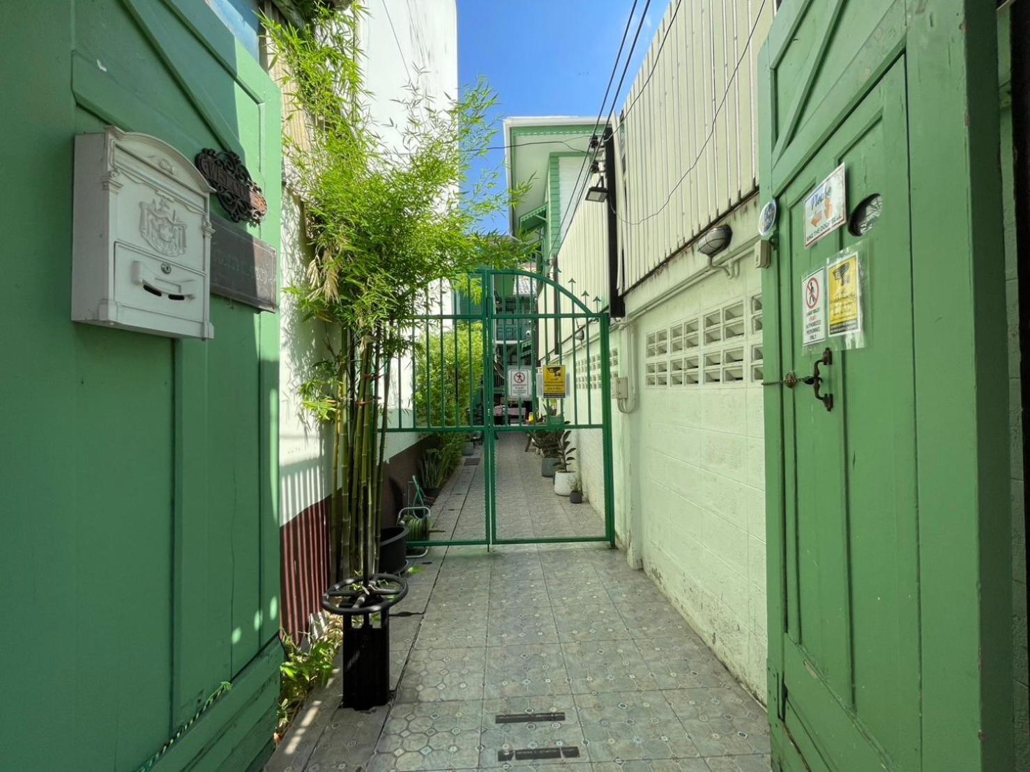 Green Teak House Bangkok Dış mekan fotoğraf